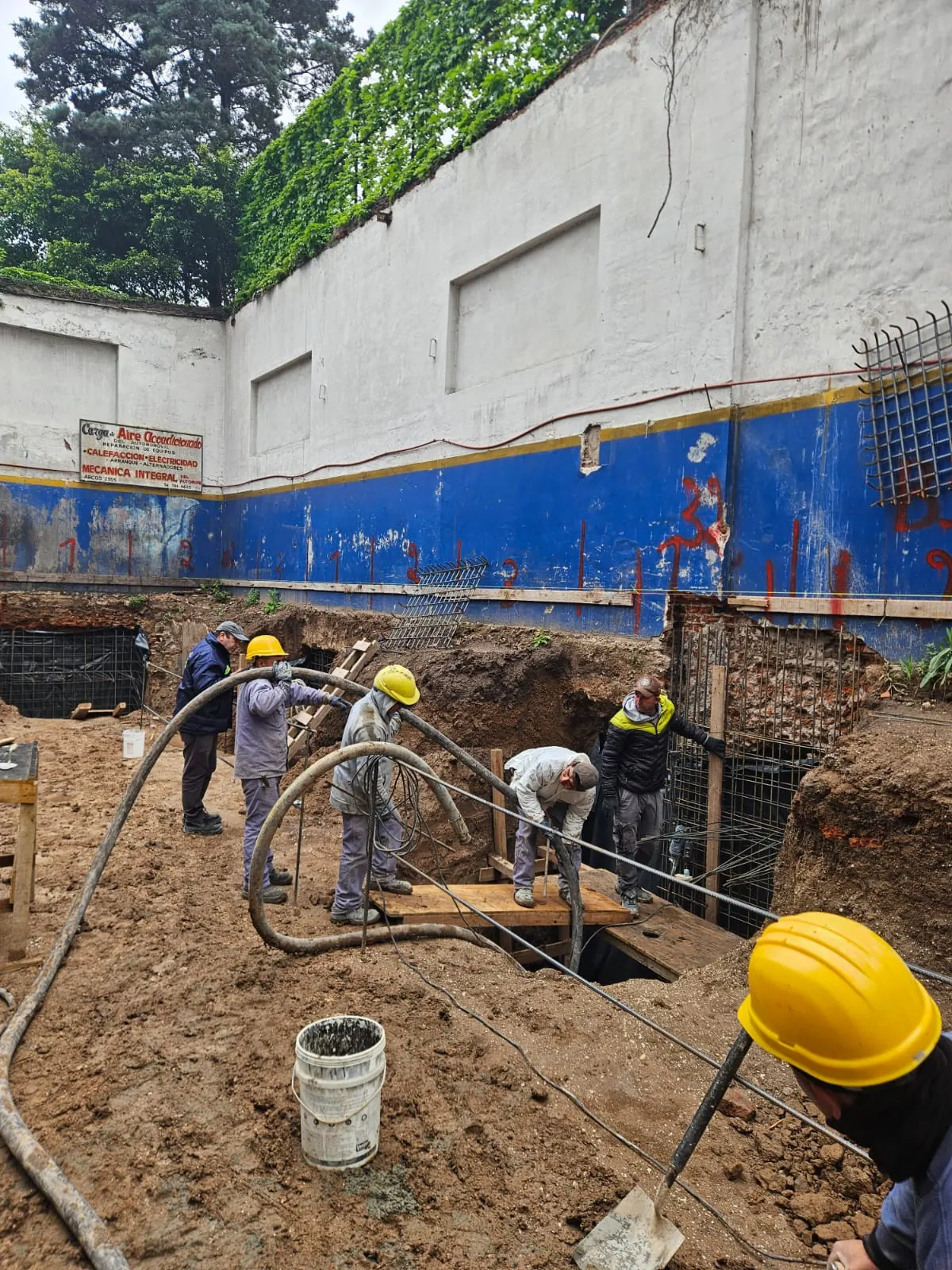 Terreno excavado al inicio de la obra