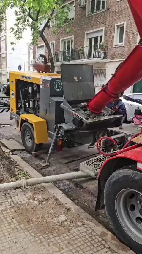 Bomba de hormigón en el frente de obra