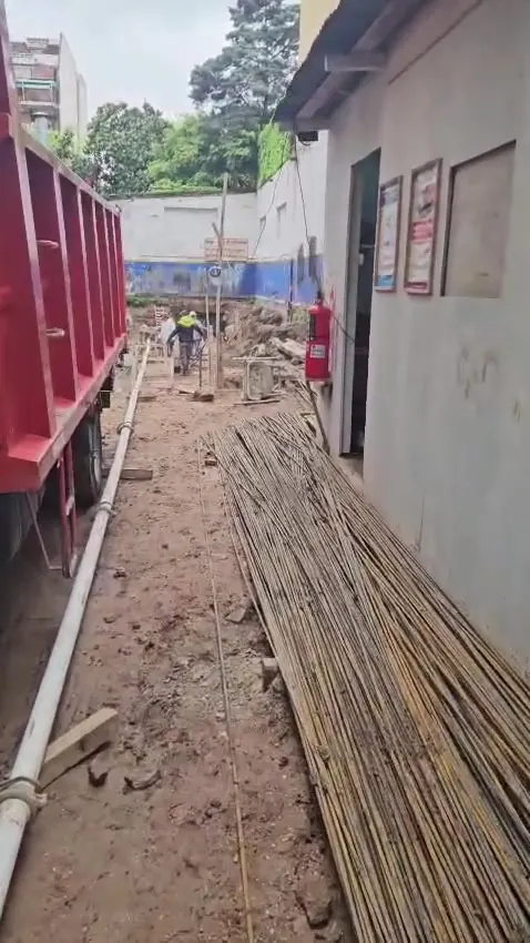 Acopio de hierro en el obrador