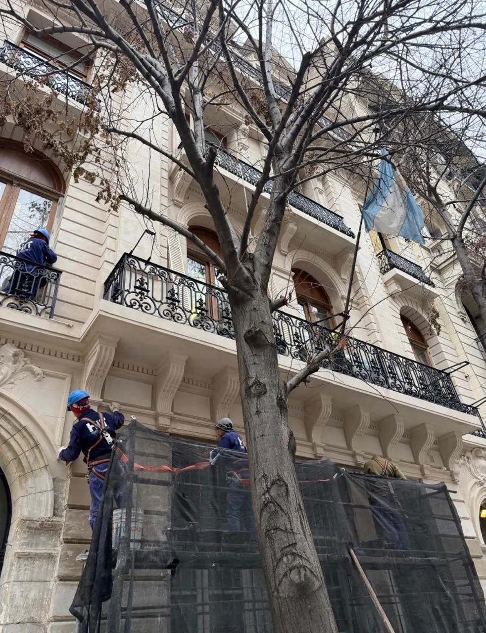 Frontis restaurado en altura