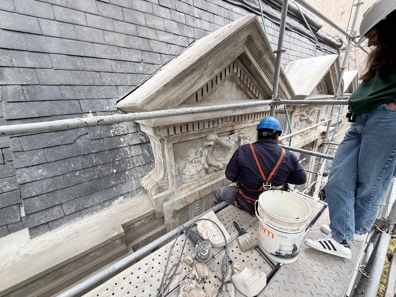Detalle de la restauración de molduras